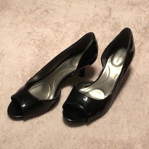 Bandalino size 6 open toe black pumps